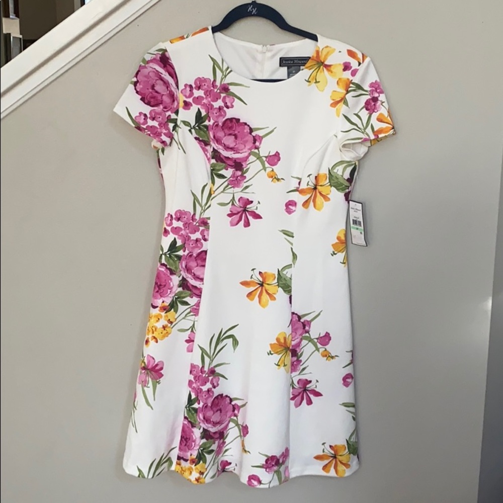 Jessica Howard short sleeve petite floral dress.